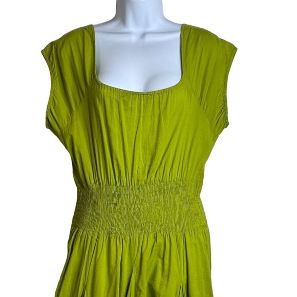 Elegant Green Women's Dress - Picture 3 of 14